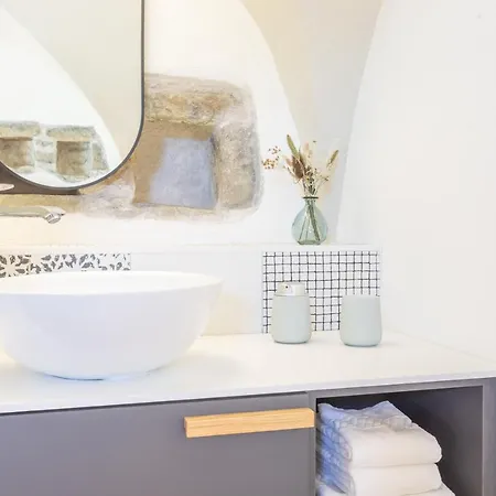 Les Tours Carrees Bed & Breakfast