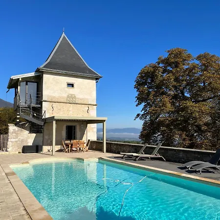 Les Tours Carrees Bed & Breakfast 3*