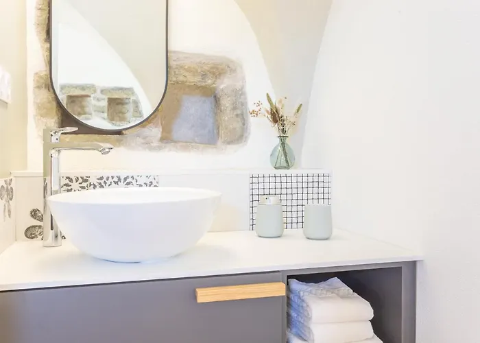 Les Tours Carrées Bed & Breakfast