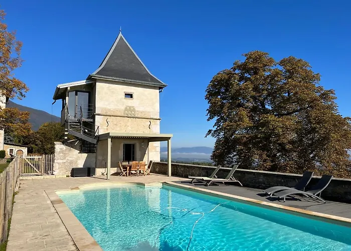Les Tours Carrées Bed & Breakfast 3*